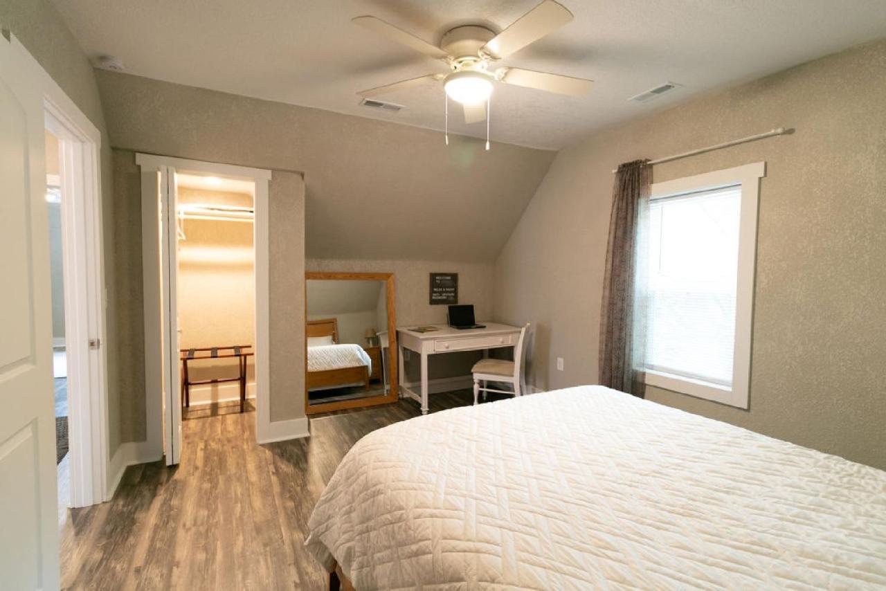 Spacious Rustic Downtown Market St 1 Bedroom Apt, Sleeps Up To 5, Steps To Honeywell & Eagles Theatre Wabash Экстерьер фото