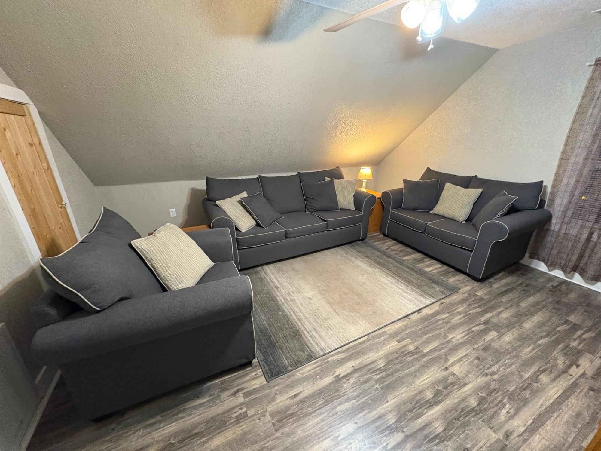 Spacious Rustic Downtown Market St 1 Bedroom Apt, Sleeps Up To 5, Steps To Honeywell & Eagles Theatre Wabash Экстерьер фото
